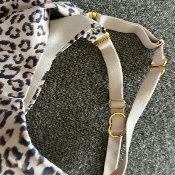 Victoria's Secret Animal Print Bra - Picture 5 of 5